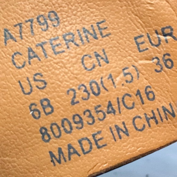 BLUE COACH CATERINE PATENT LEATHER  T STRAP  SANDALS SZ 6B - Picture 4 of 16